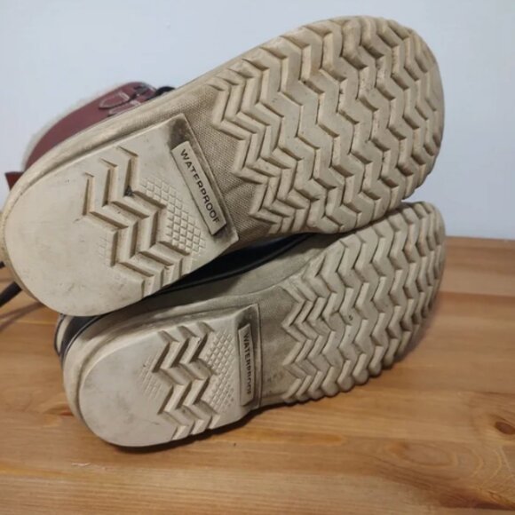 Sorel Red and Black Winter Boots - Picture 10 of 11